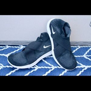 Wmns Nike Free Run Motion Flyknit 2017